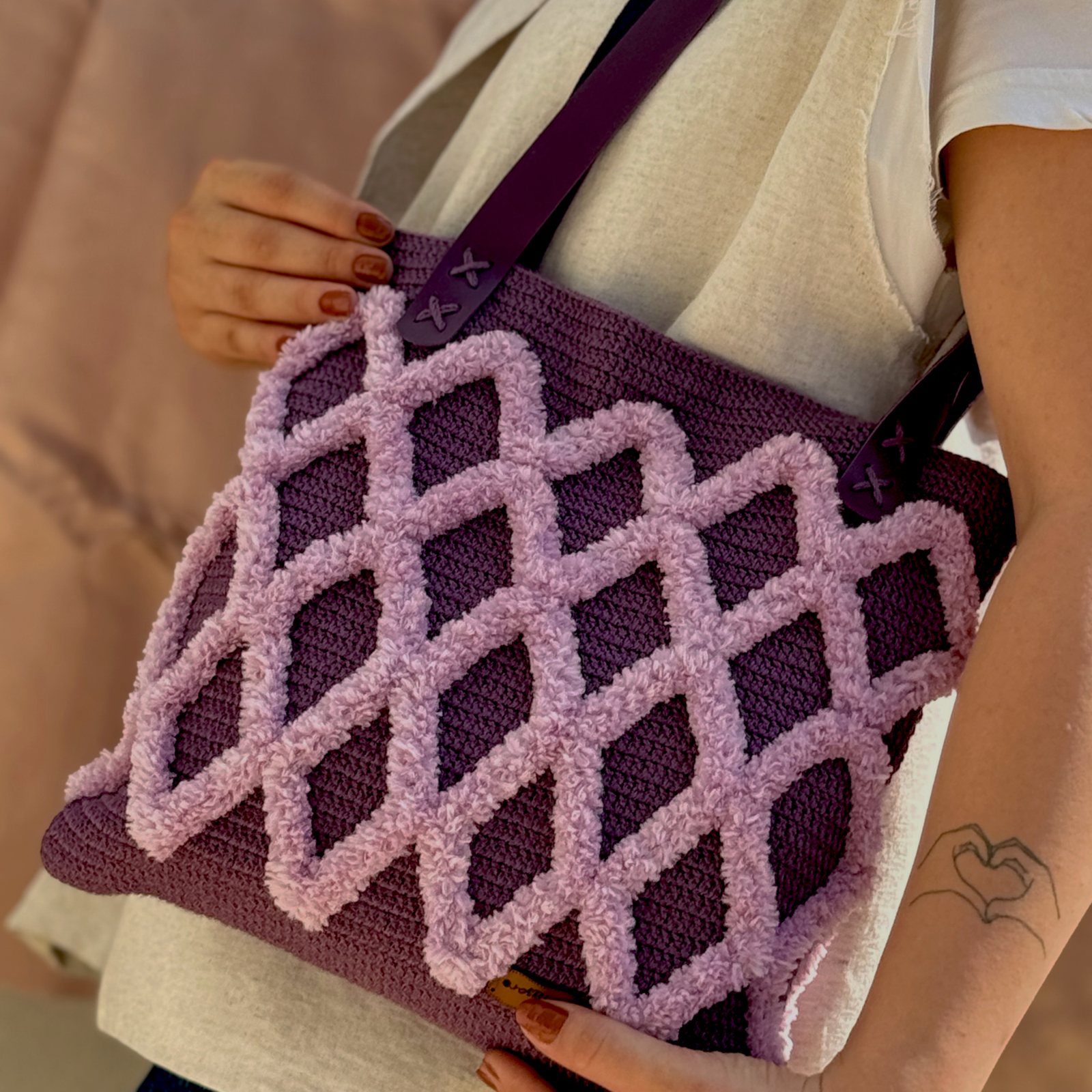 Özel Tasarım Kabartmalı Örgü Omuz Çantası | Deri Saplı El Yapımı Tote Bag