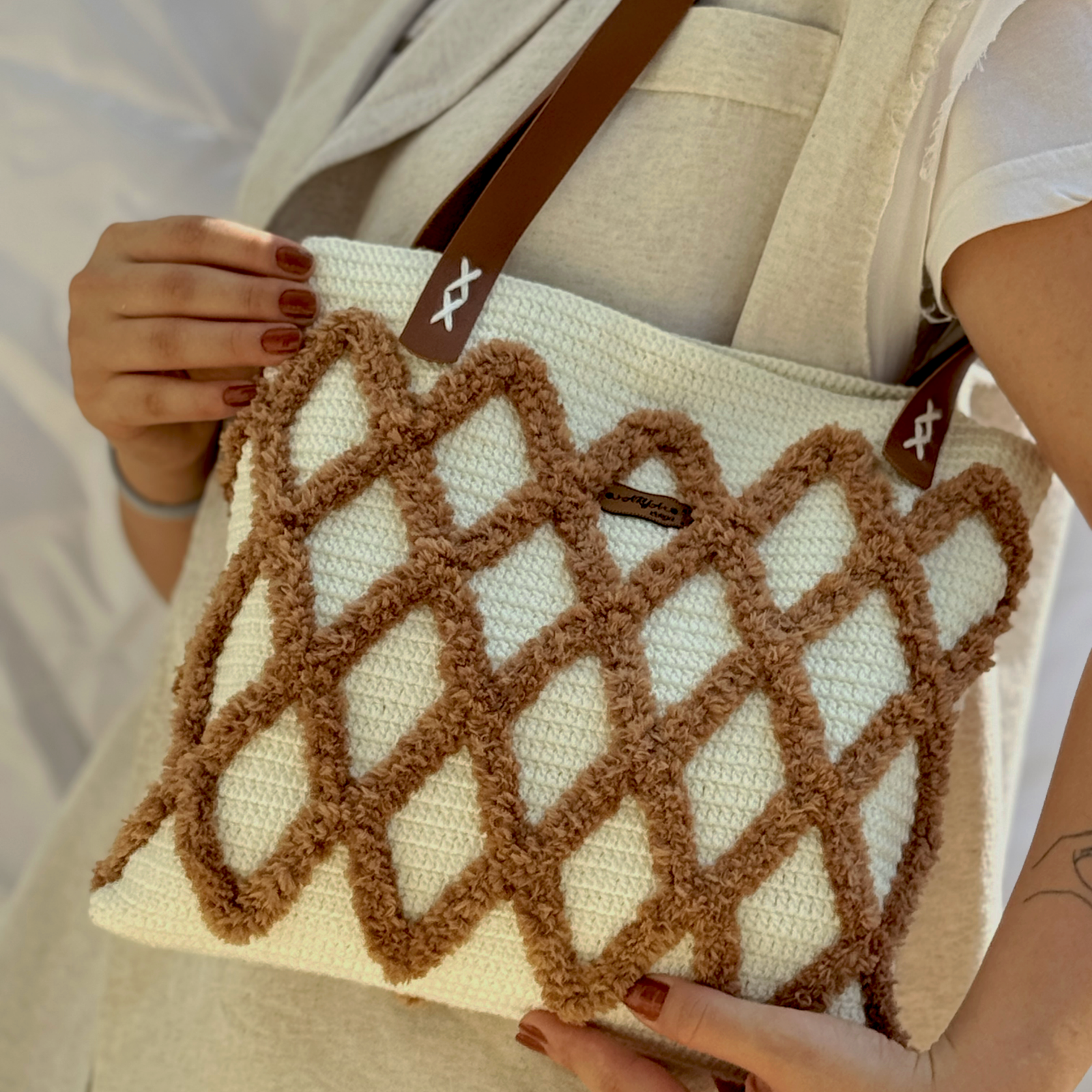 Özel Tasarım Kabartmalı Örgü Omuz Çantası | Deri Saplı El Yapımı Tote Bag