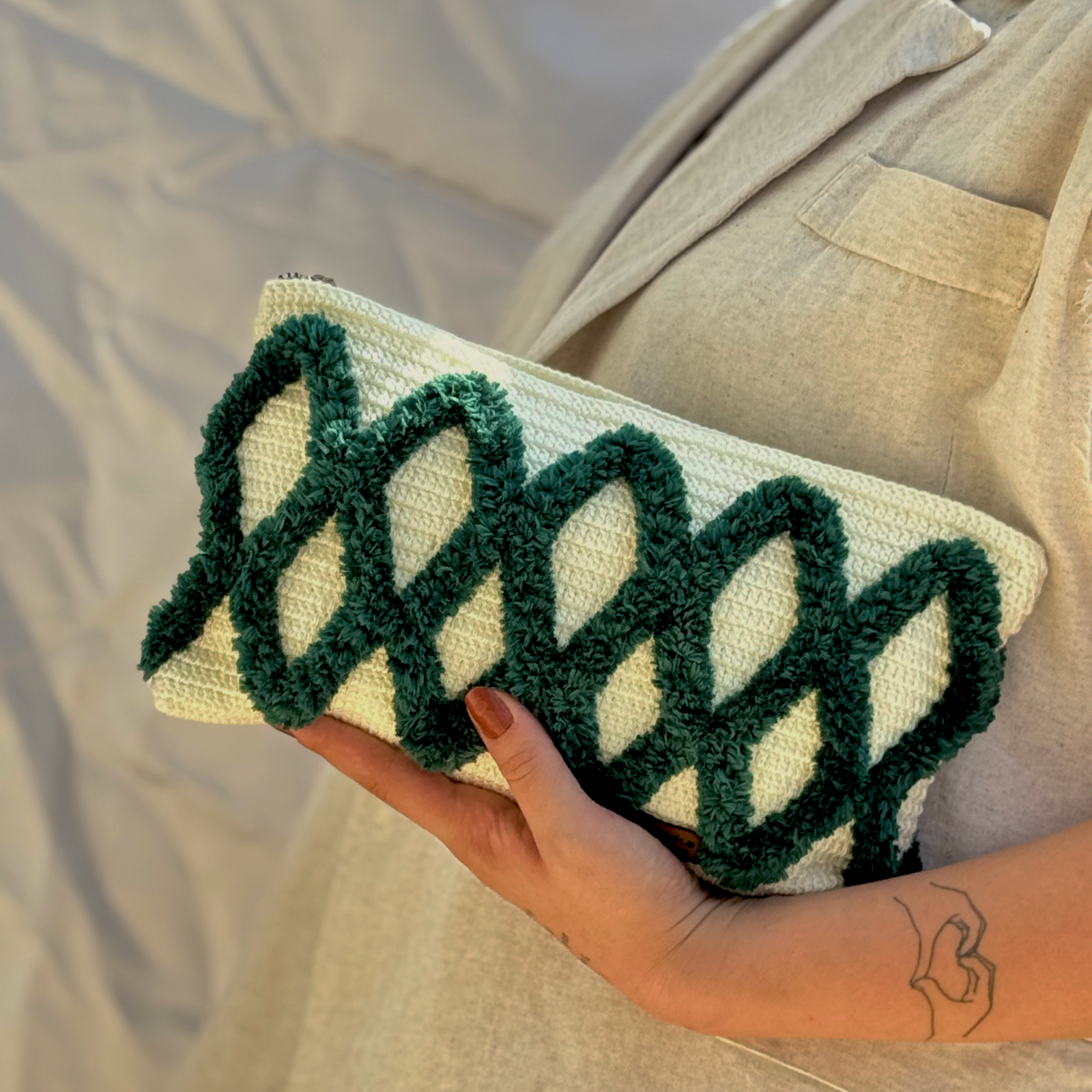 El Yapımı 3D Kabartmalı Dalga Desenli Örgü Portföy & Makyaj Çantası