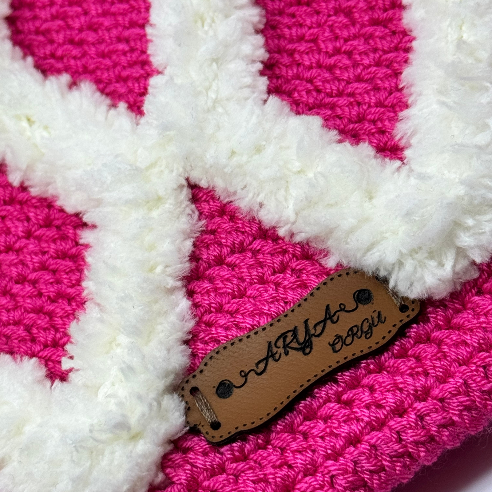 El Yapımı 3D Kabartmalı Dalga Desenli Örgü Portföy & Makyaj Çantası