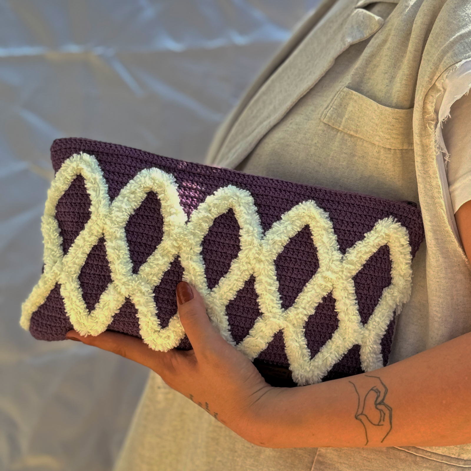 El Yapımı 3D Kabartmalı Dalga Desenli Örgü Portföy & Makyaj Çantası